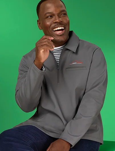 Man wearing a gray unisex soft shell quarter zip jacket