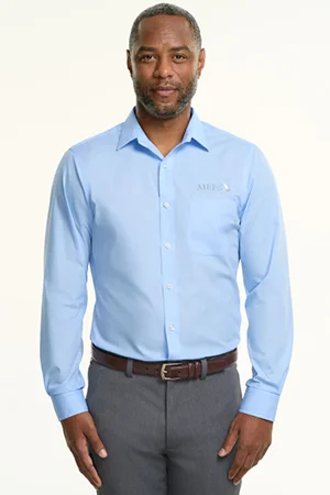 Men's model wearing a Slim Fit top for size comparison.